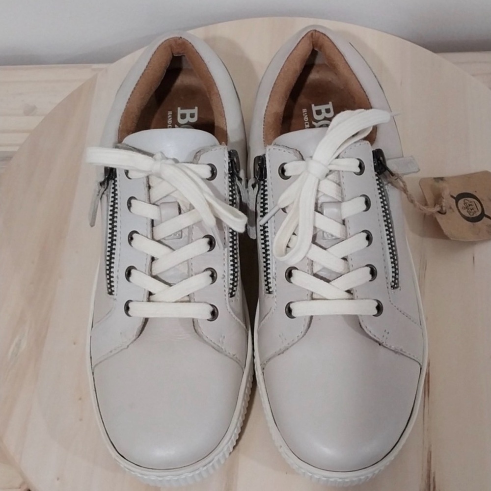 NIB Born Paloma zipper lace up sneakers size 10